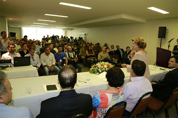 Lucia-Vania-recebe-especialistas2