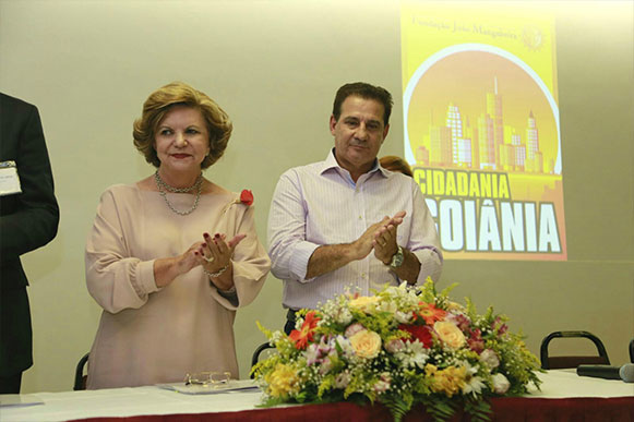 Lucia-Vania-recebe-especialistas4