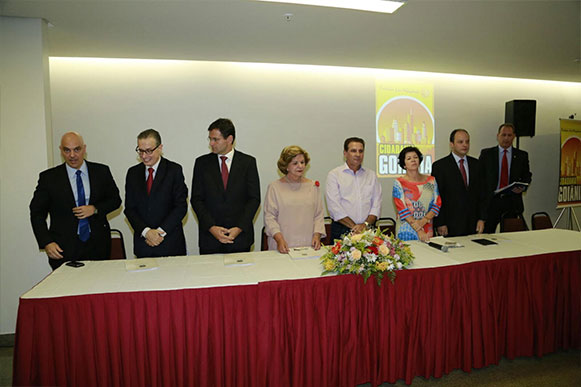 Lucia-Vania-recebe-especialistas5