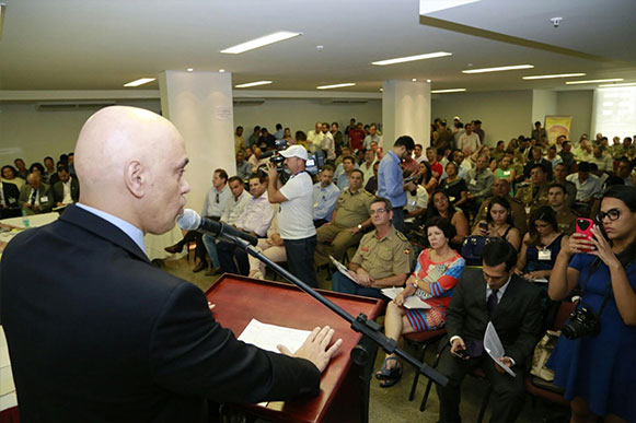 Lucia-Vania-recebe-especialistas6