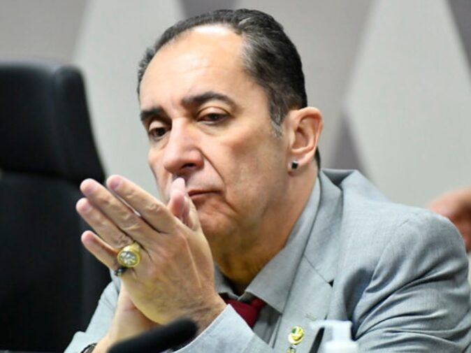 Jorge Kajuru é reconduzido à liderança do PSB no Senado